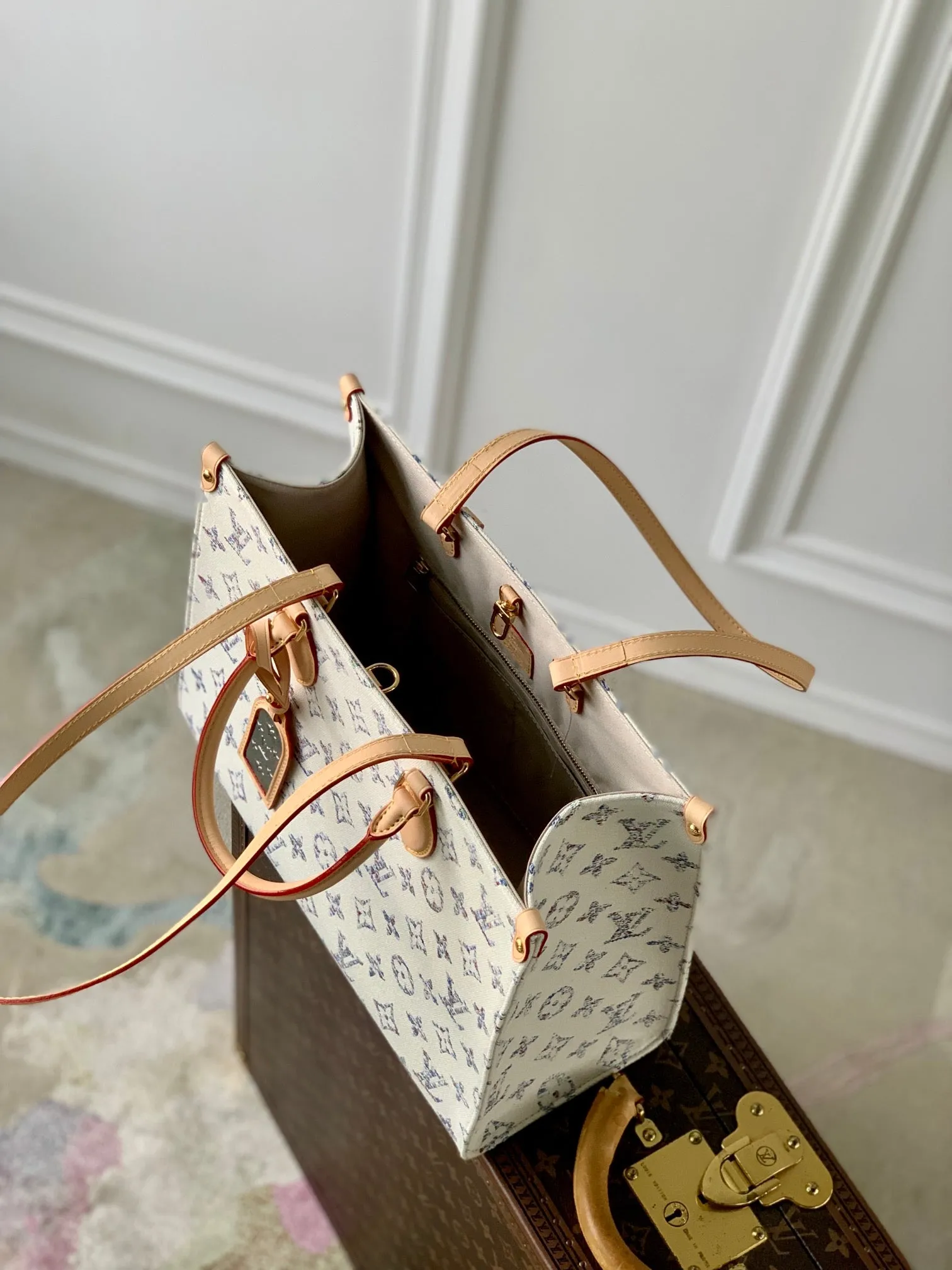 Designer Tote Bag - LOV - 6984