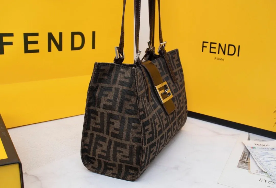 EN   Designer bags by Fendi 022