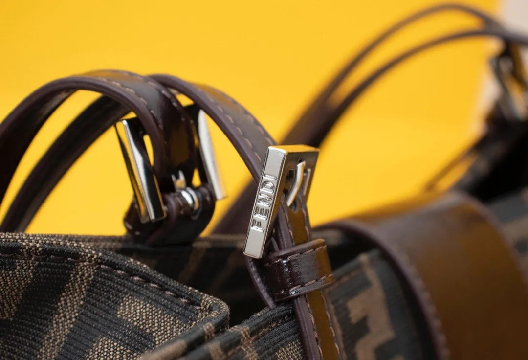 EN   Designer bags by Fendi 022