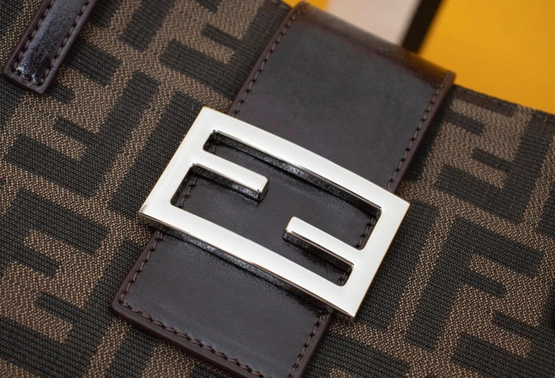 EN   Designer bags by Fendi 022