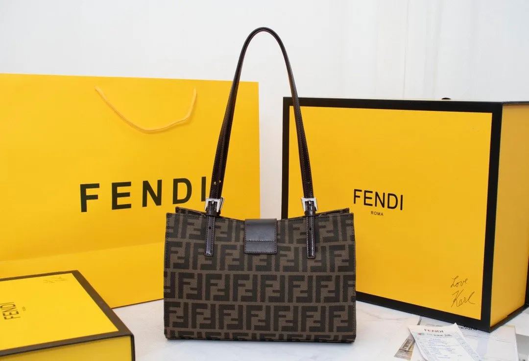 EN   Designer bags by Fendi 022
