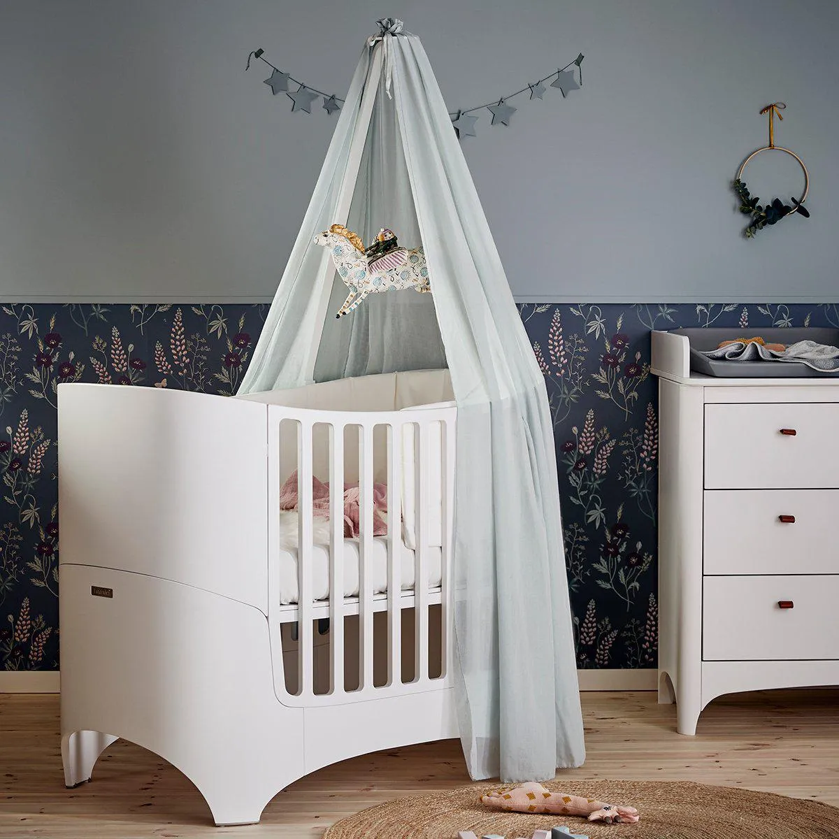 Leander Classic Bed, Canopy/Mobile Stick
