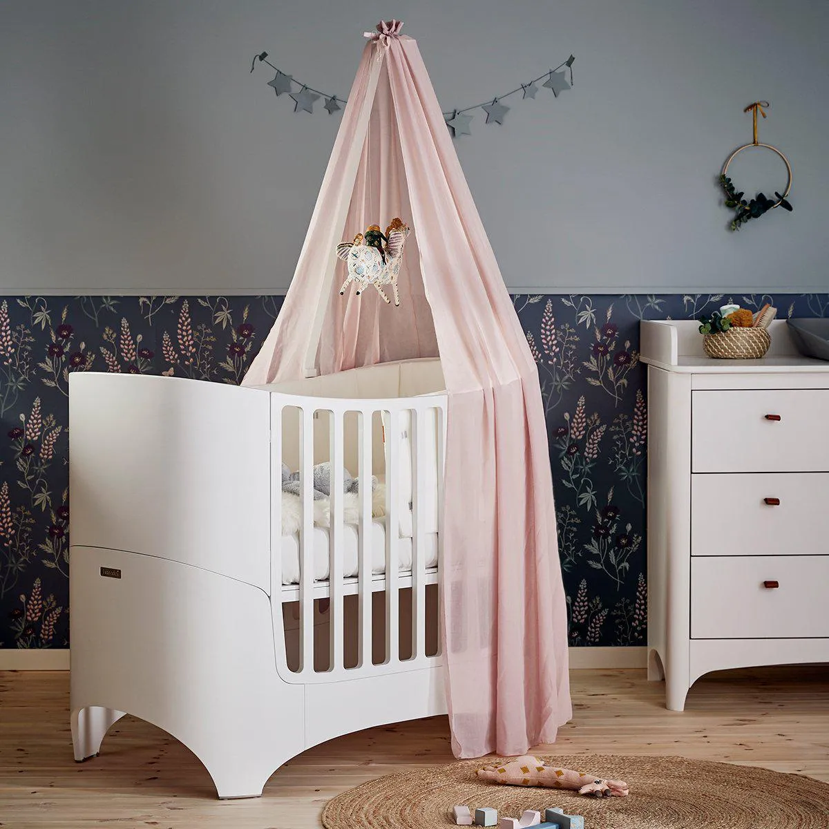 Leander Classic Bed, Canopy/Mobile Stick